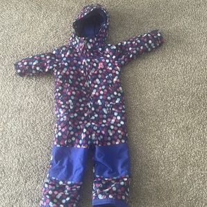 Excellent condition, like new Burton snowsuit!